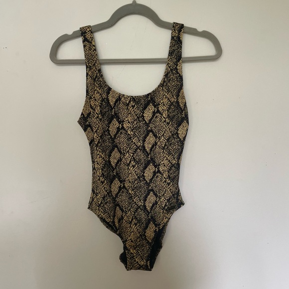 SOLID & STRIPED Black and Gold Patterned Swimwear - Picture 4 of 5
